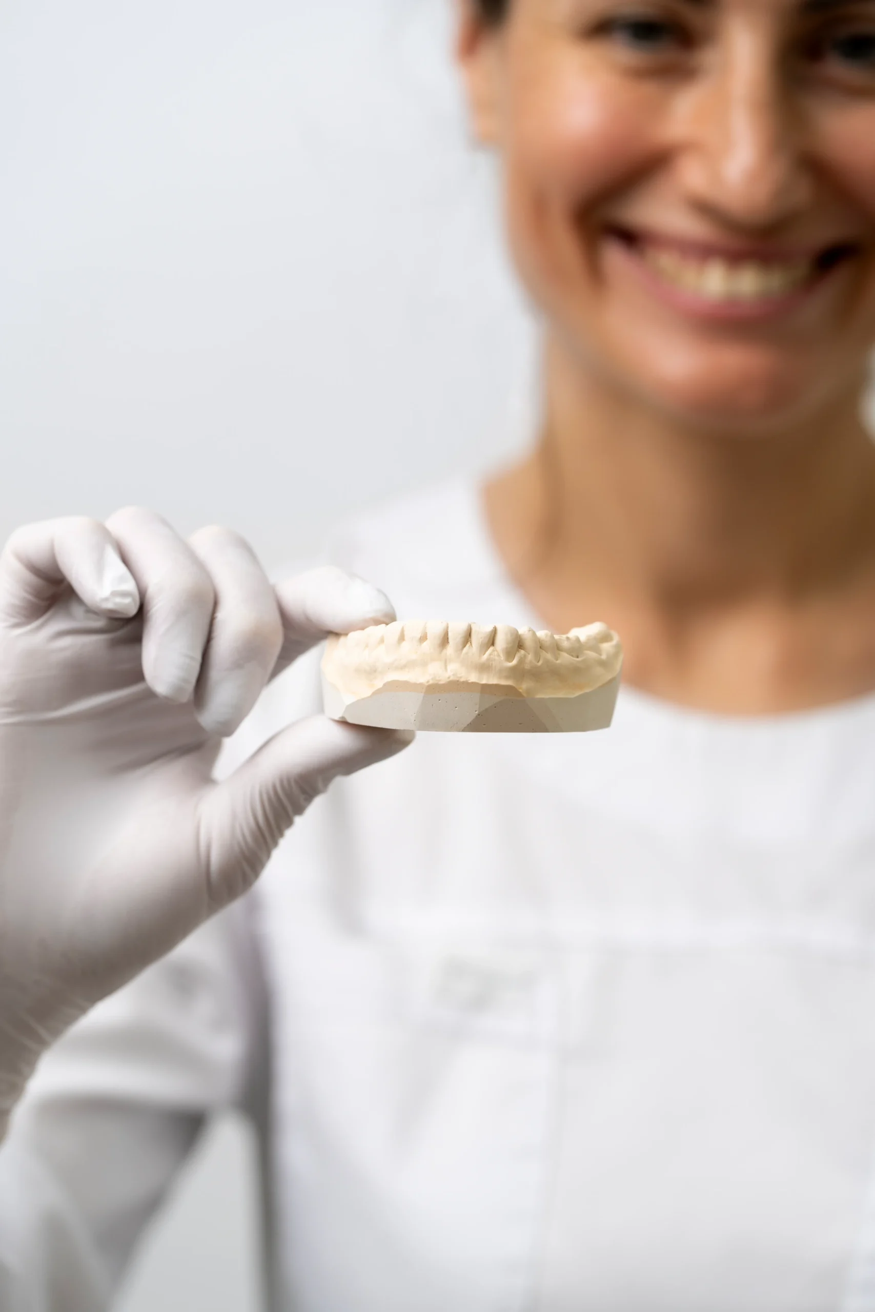 close-up-dentist-instruments