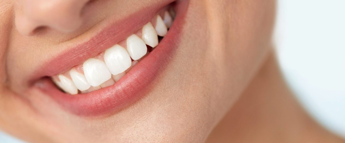 Aligned and stable smile guaranteed by the orthodontic retention phase
